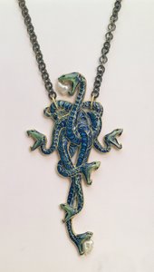 Opgerolde slang hanger met ketting, door Rene Jules Lalique, Parijs, 1898-99 door Rene Jules Lalique